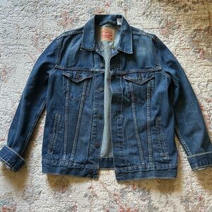 Dark Wash Women’s Levi’s Trucker Jacket